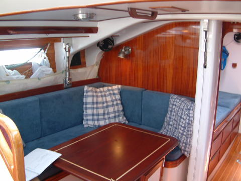 Saloon & dinette area to port